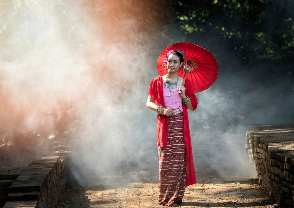 Thai Costume Experience with Tuktuk Ride in The Old City - Image 4