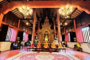 Walking in Old City - Visit Chiang Man Temple, Wat Chedi Luang, Wat Pantao, and Wat Phra Singh on foot through the old city.